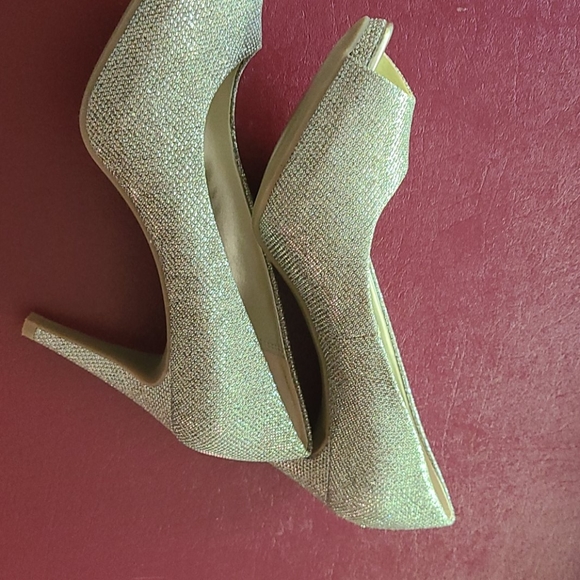 Shoes - Picture 2 of 2